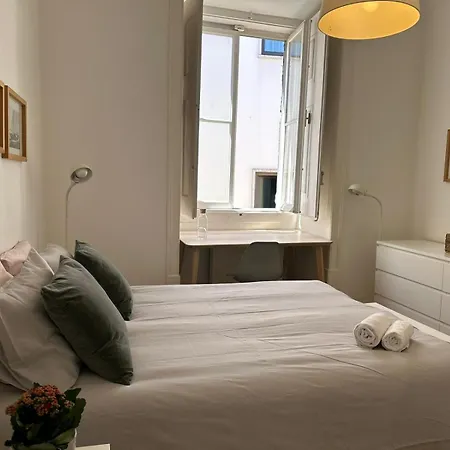 Apartment Deluxe King With Ac With2 Bedrooms Lisbon