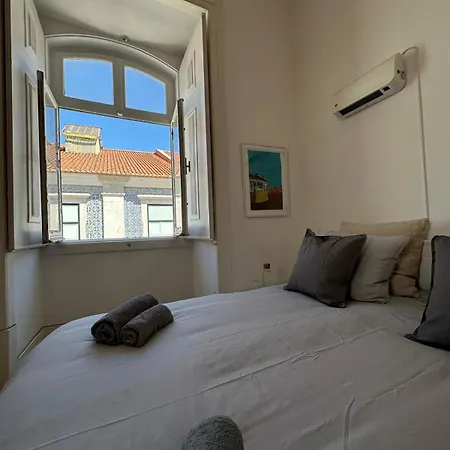 Apartment Deluxe King With Ac With2 Bedrooms Lisbon