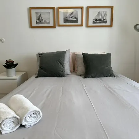 Deluxe King With Ac With2 Bedrooms Lisbon